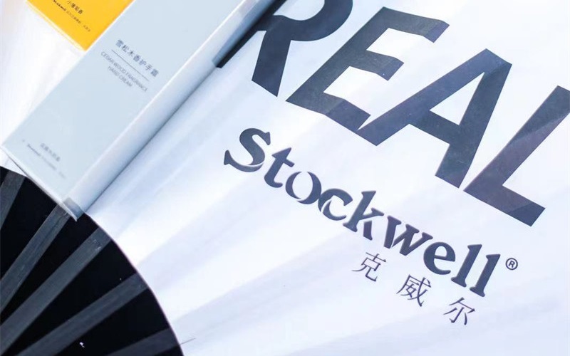 克威爾攜手時尚雜志，揭秘明星發(fā)型背后的秘密武器——發(fā)蠟與發(fā)泥！
